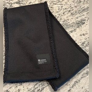 Lululemon Skinny Customizable Snap Scarf